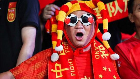 英超主帅下课指数：1.滕哈赫：3/22.霍奇森：9/22.孔帕尼：9/24.波切蒂诺：105.加里-奥尼尔：14
